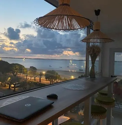 Claire Front De Superbe Vue Bassin Arcachon