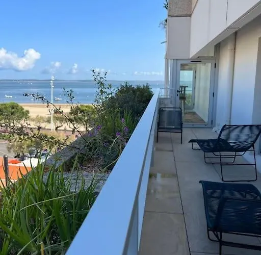 Claire Front De Superbe Vue Bassin *